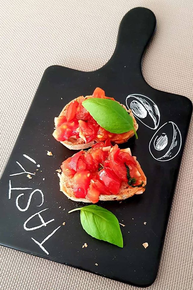 Egyszerű paradicsomos bruschetta
