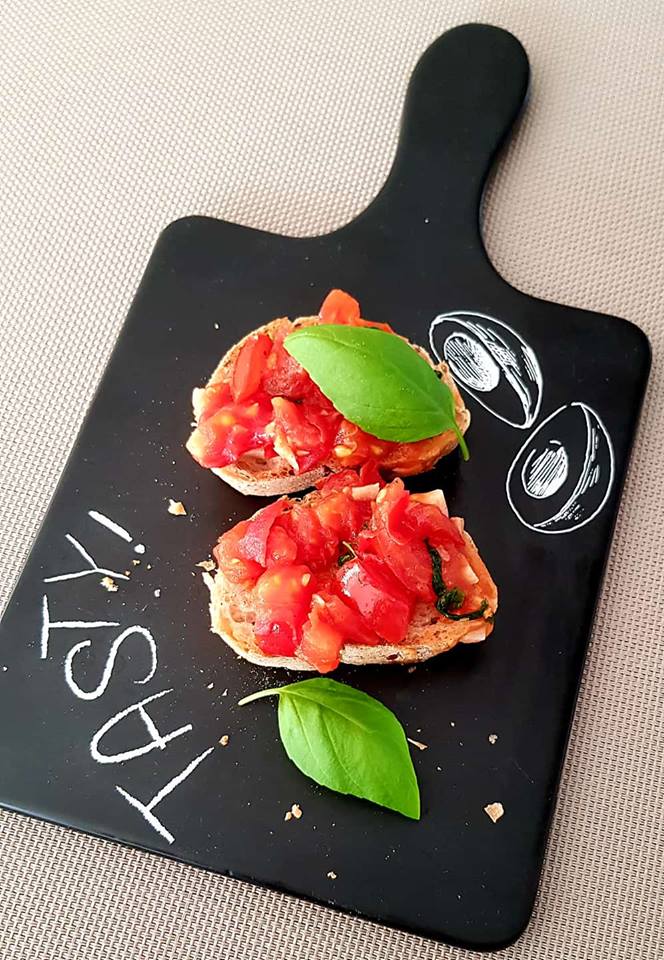 Egyszerű paradicsomos bruschetta