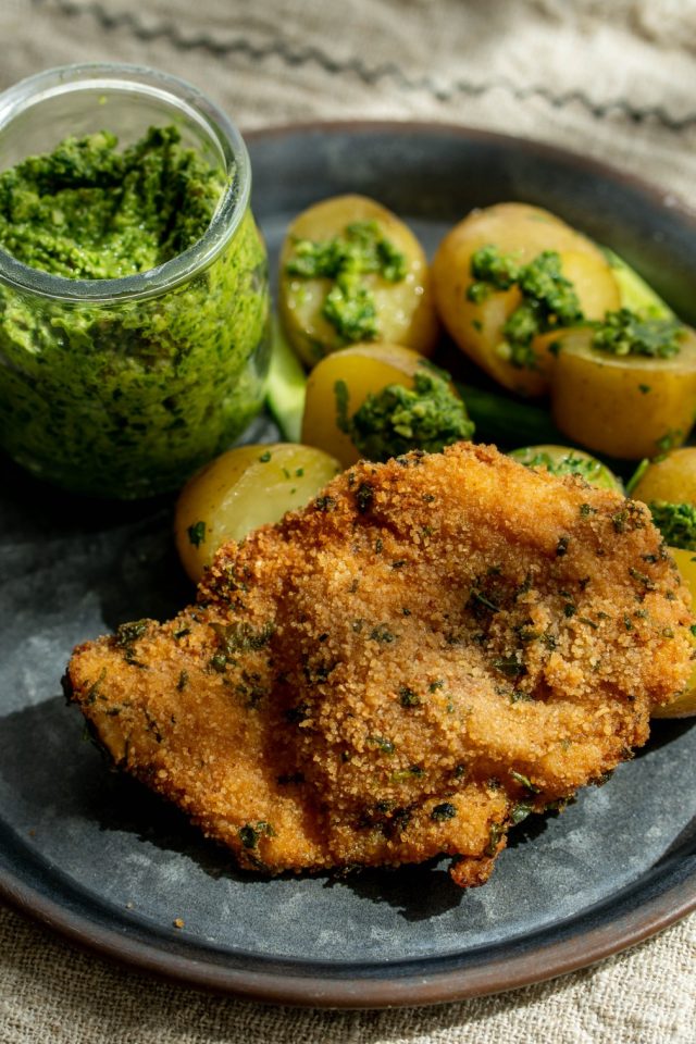 Zöldfűszeres rántott hús spenótos pesto