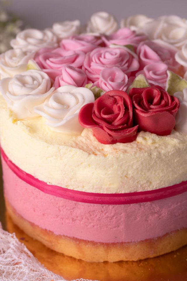 Eper-bodza mousse torta