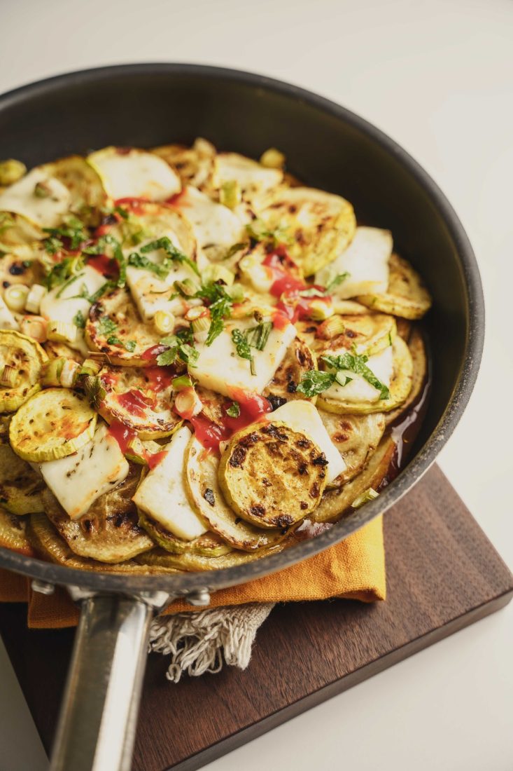 Egybesült padlizsán, cukkini, halloumi sajt