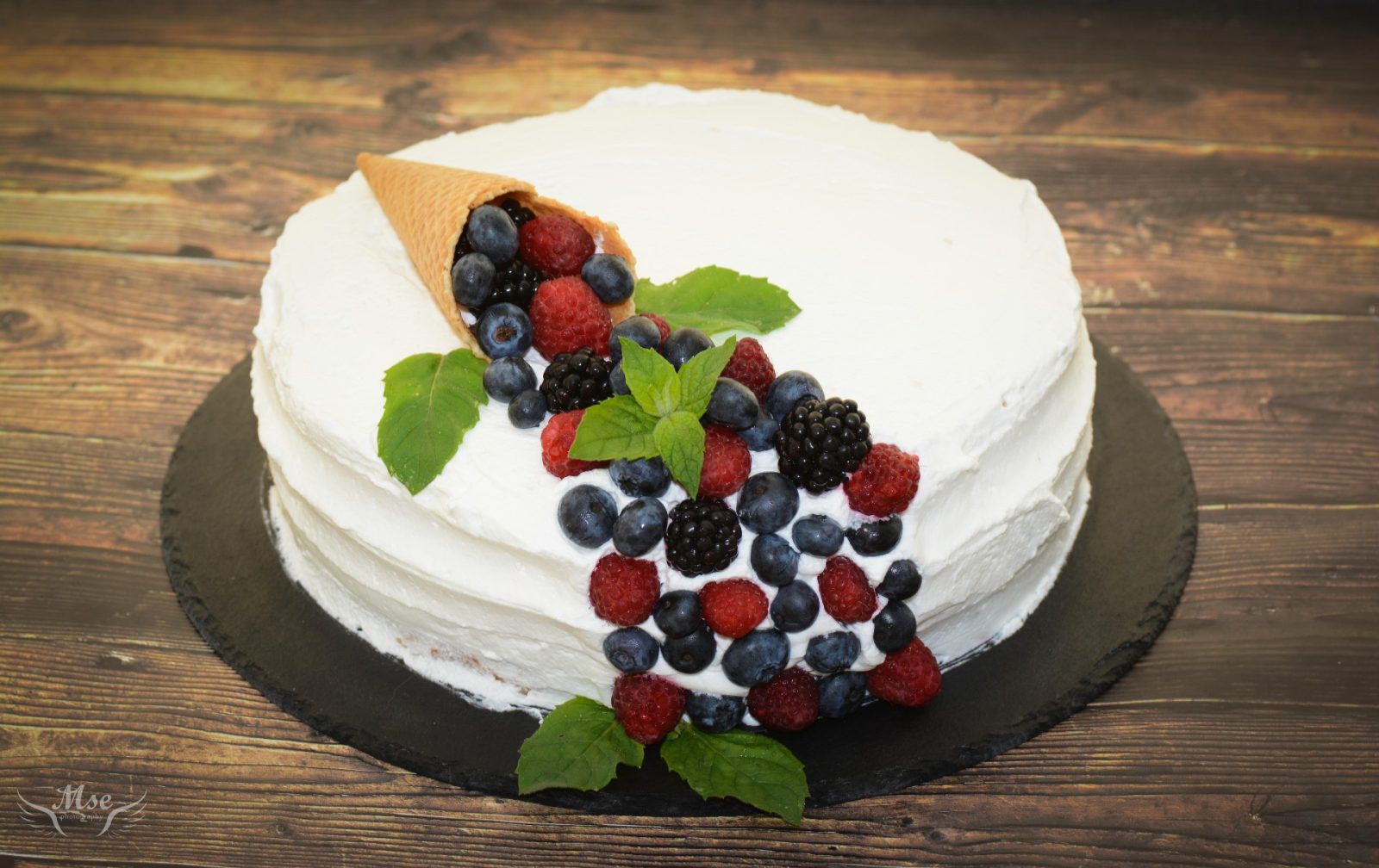 Nyári gyümölcsös tejszínes torta