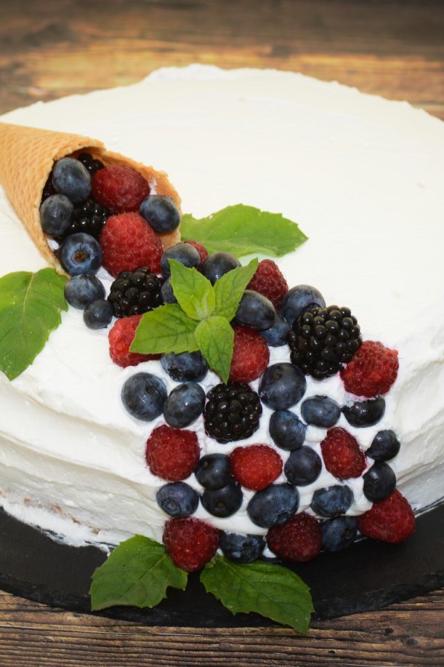 Nyári gyümölcsös tejszínes torta